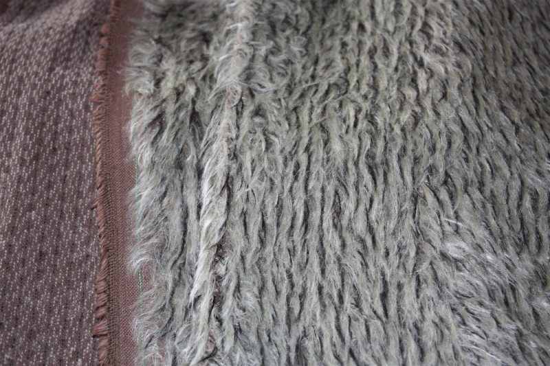 MOH-2009   Mohair Schilf mit schwarzen Haaren Alp