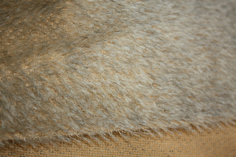 MOH-1015   Mohair Nebelgrau mit schwarzen Haaren